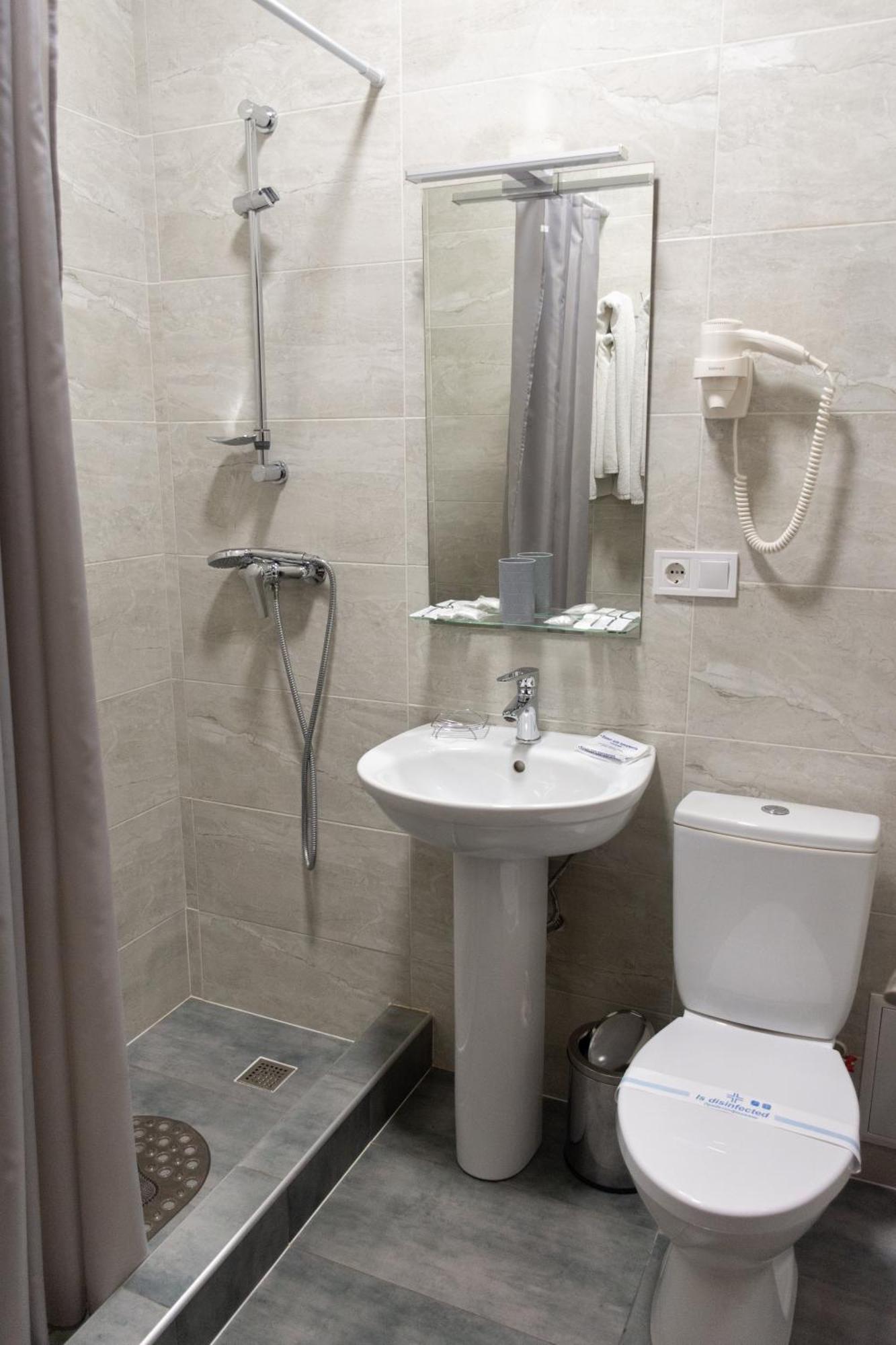 Kremin Hotel クレメンチューク エクステリア 写真