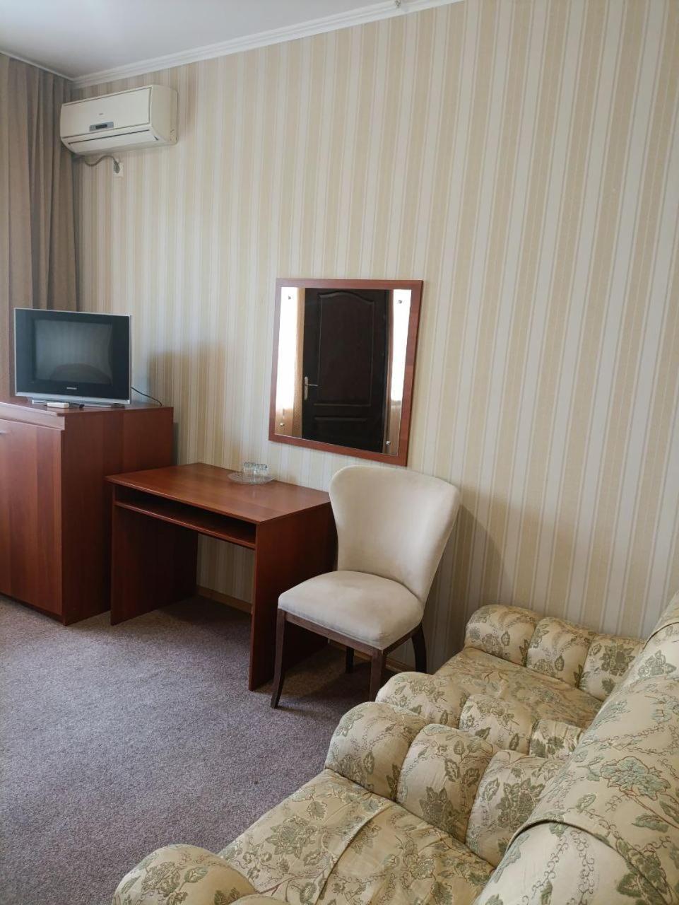 Kremin Hotel クレメンチューク エクステリア 写真