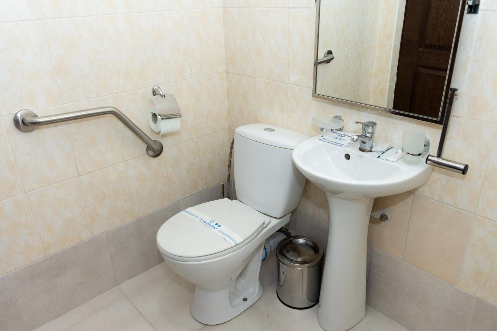 Kremin Hotel クレメンチューク エクステリア 写真