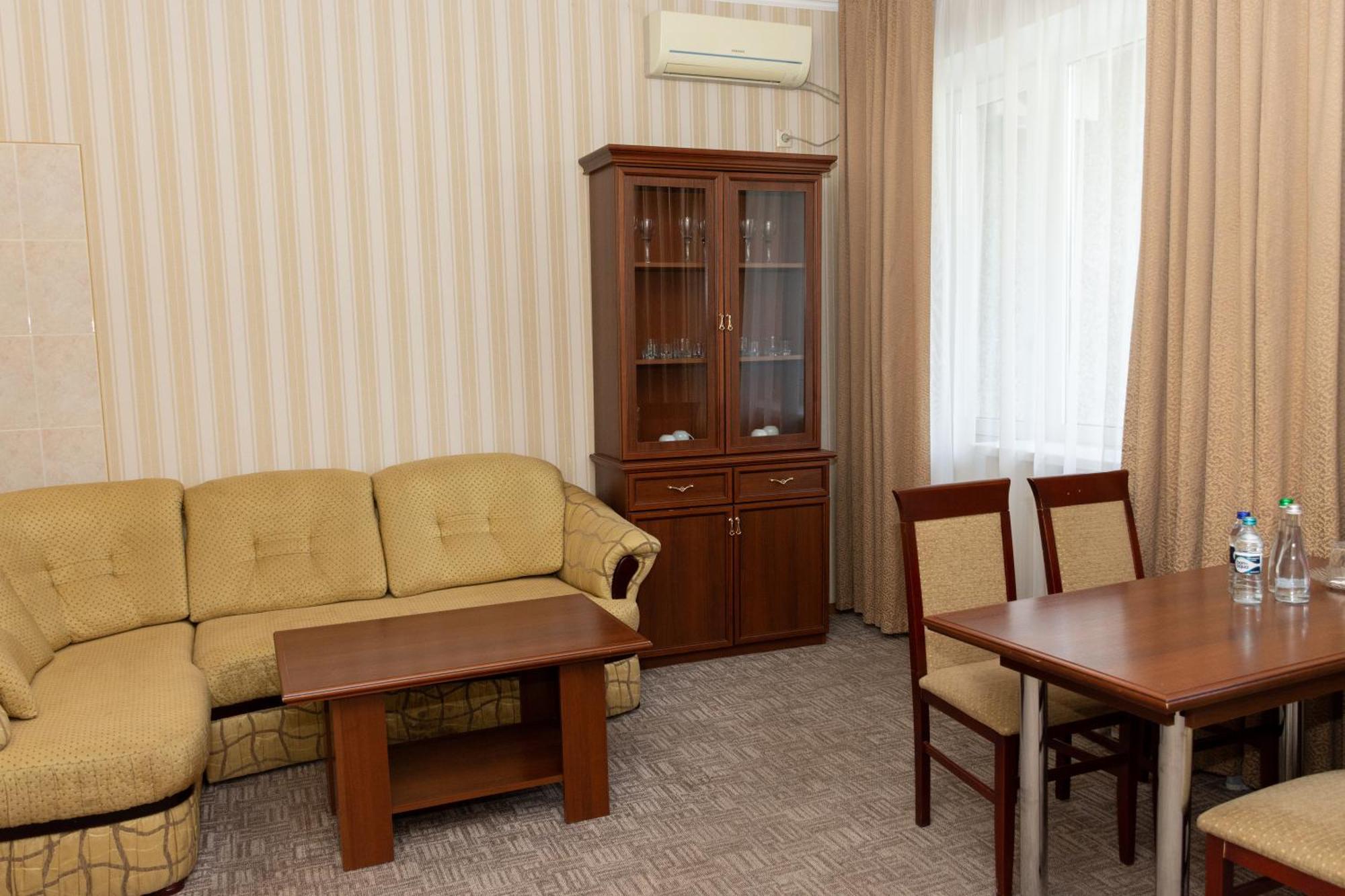 Kremin Hotel クレメンチューク エクステリア 写真