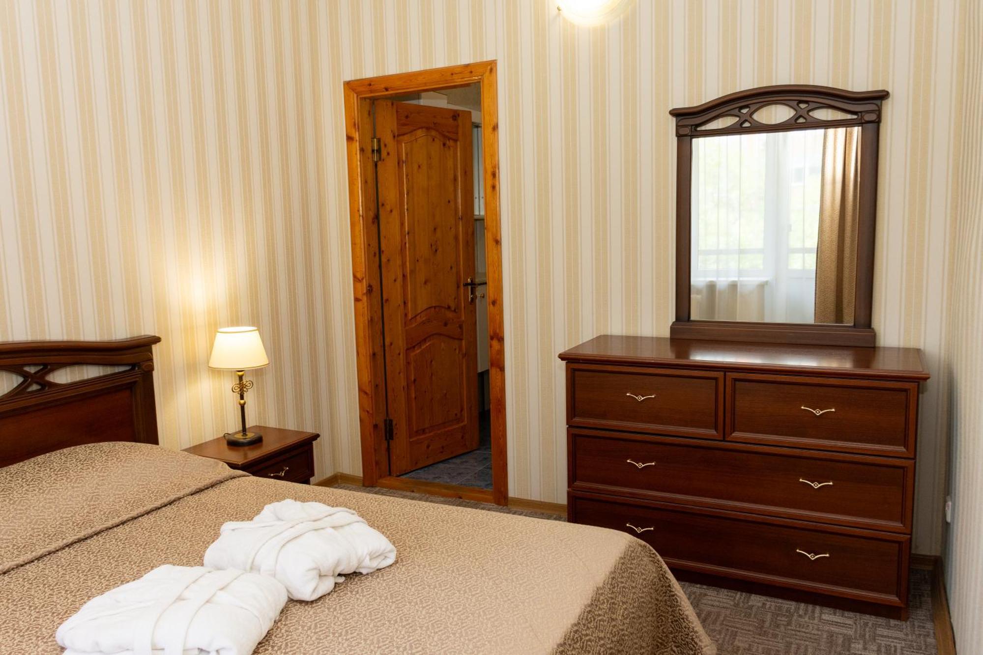 Kremin Hotel クレメンチューク エクステリア 写真