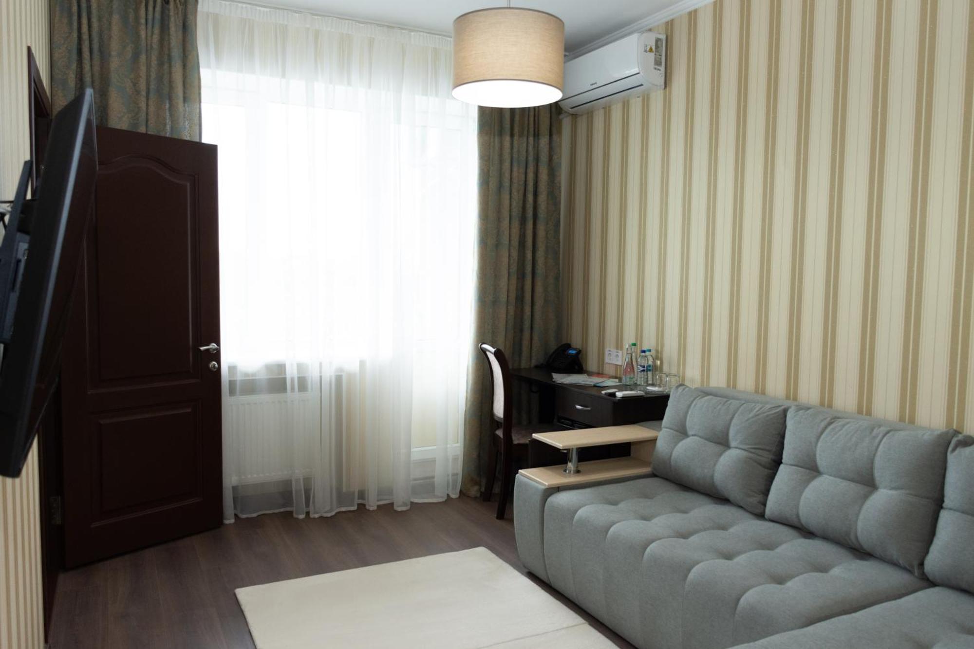 Kremin Hotel クレメンチューク エクステリア 写真