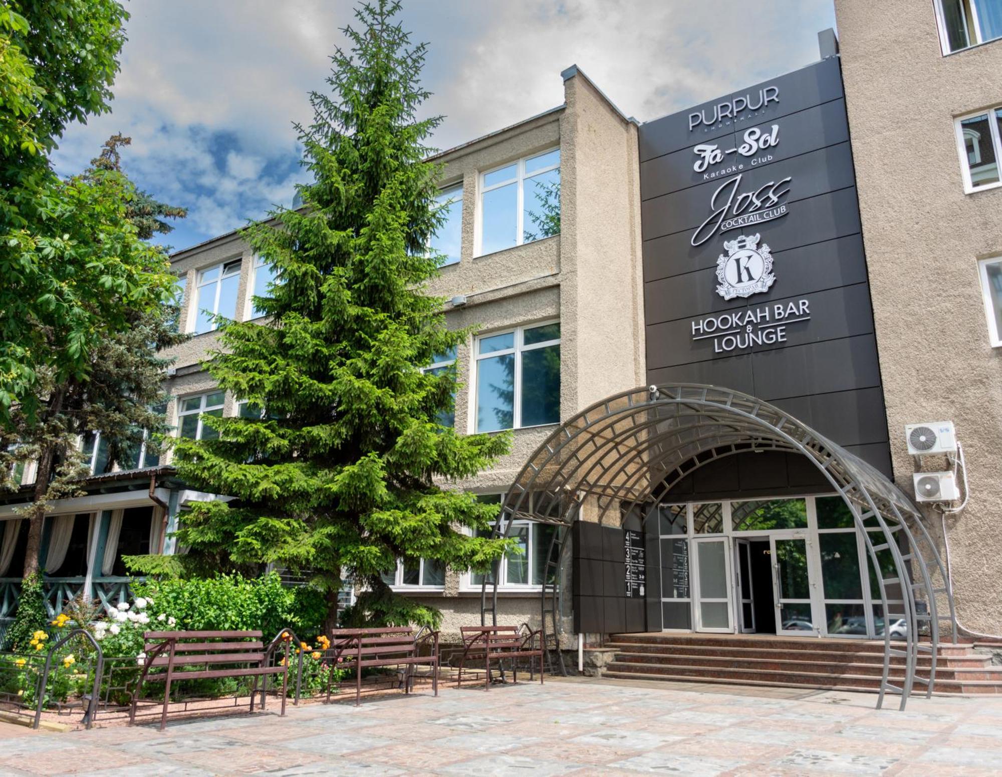 Kremin Hotel クレメンチューク エクステリア 写真
