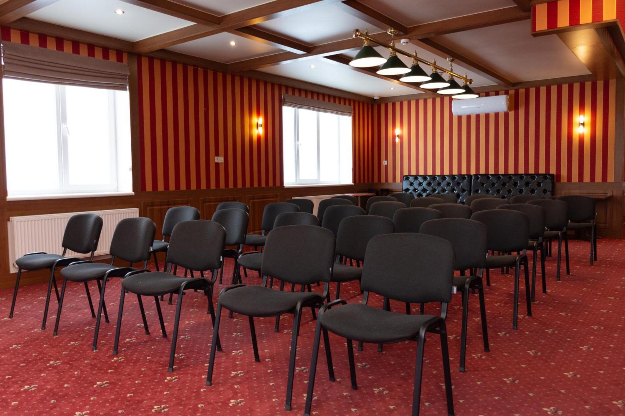 Kremin Hotel クレメンチューク エクステリア 写真