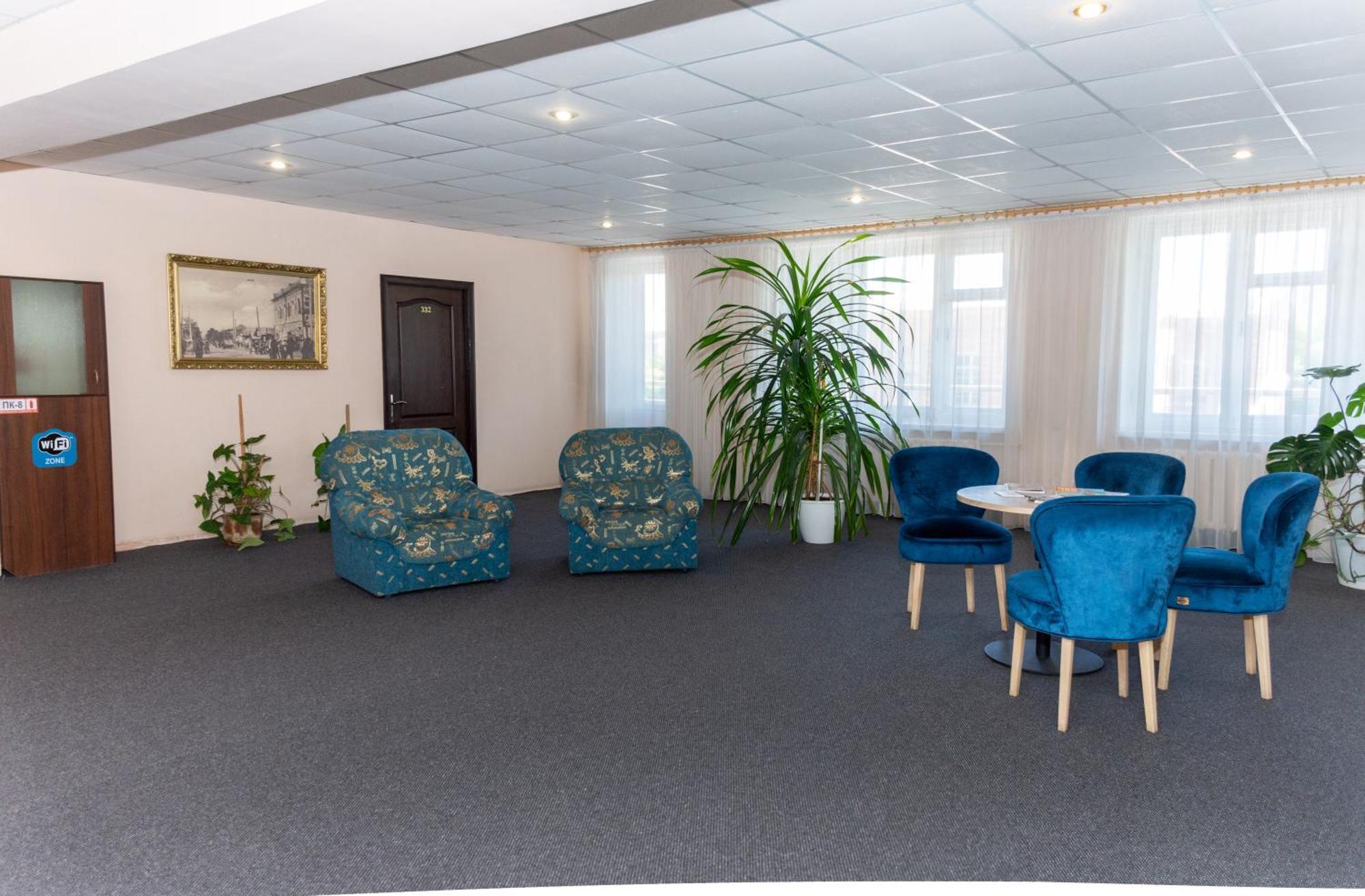 Kremin Hotel クレメンチューク エクステリア 写真