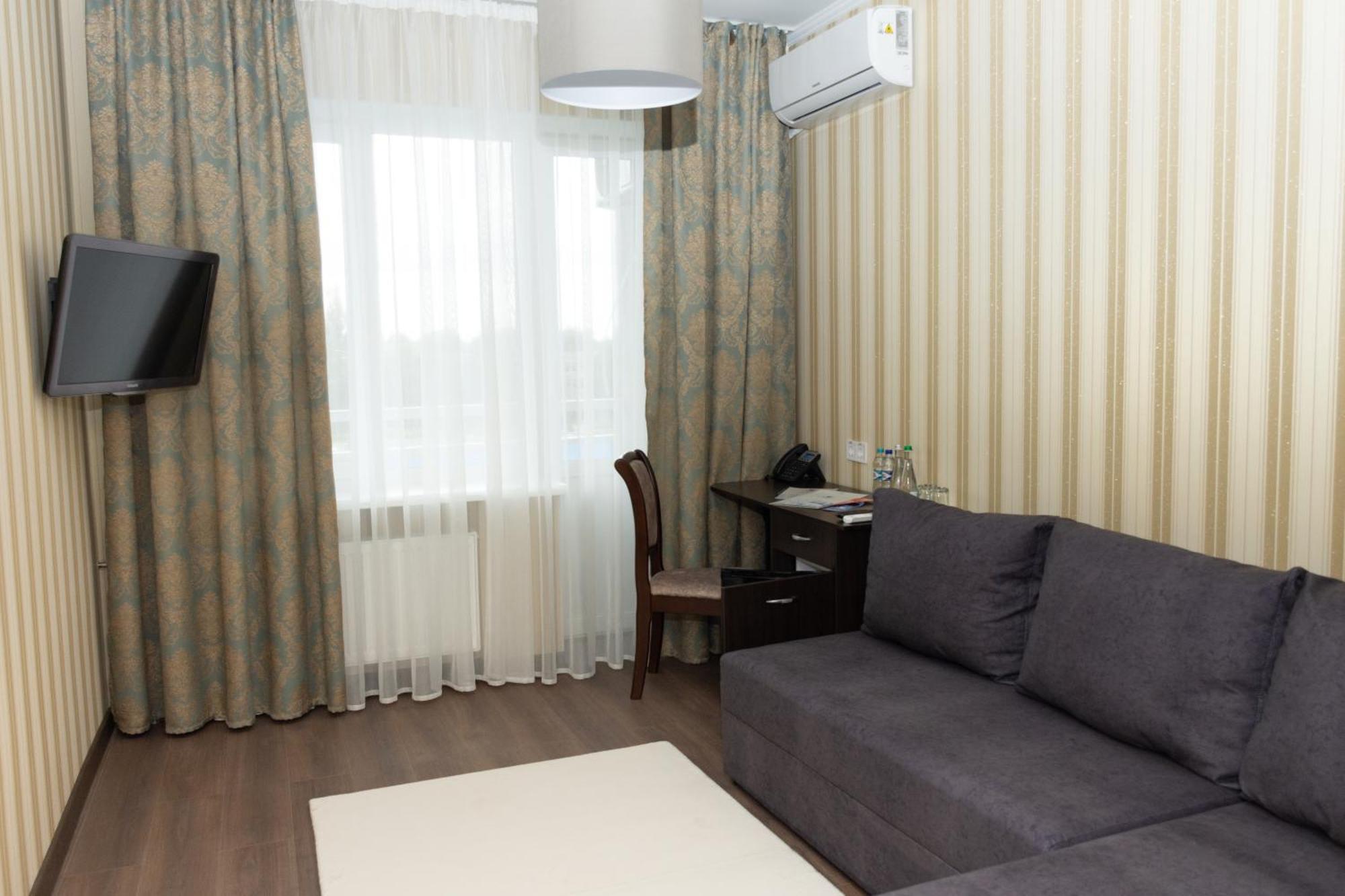 Kremin Hotel クレメンチューク エクステリア 写真