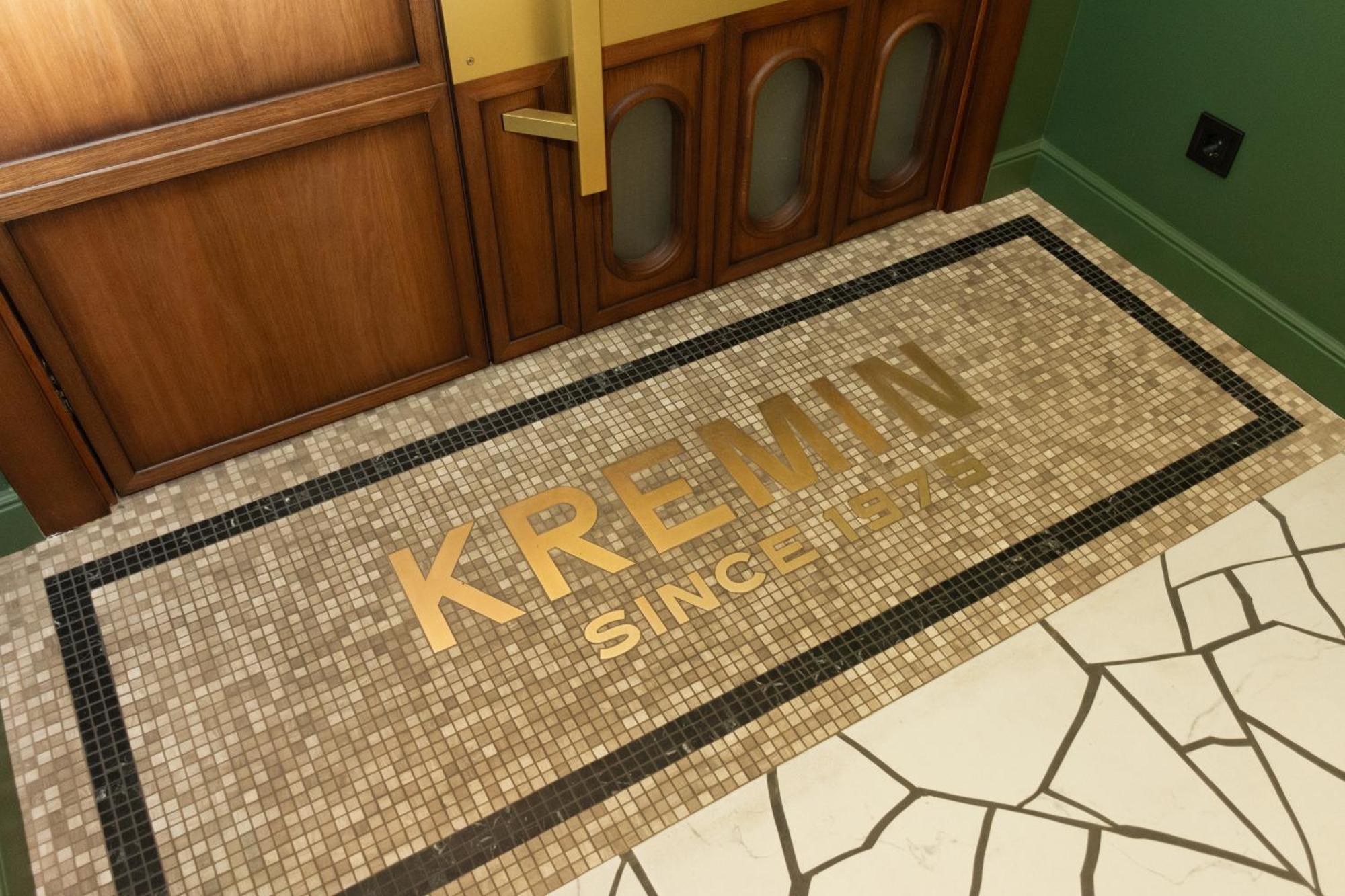 Kremin Hotel クレメンチューク エクステリア 写真