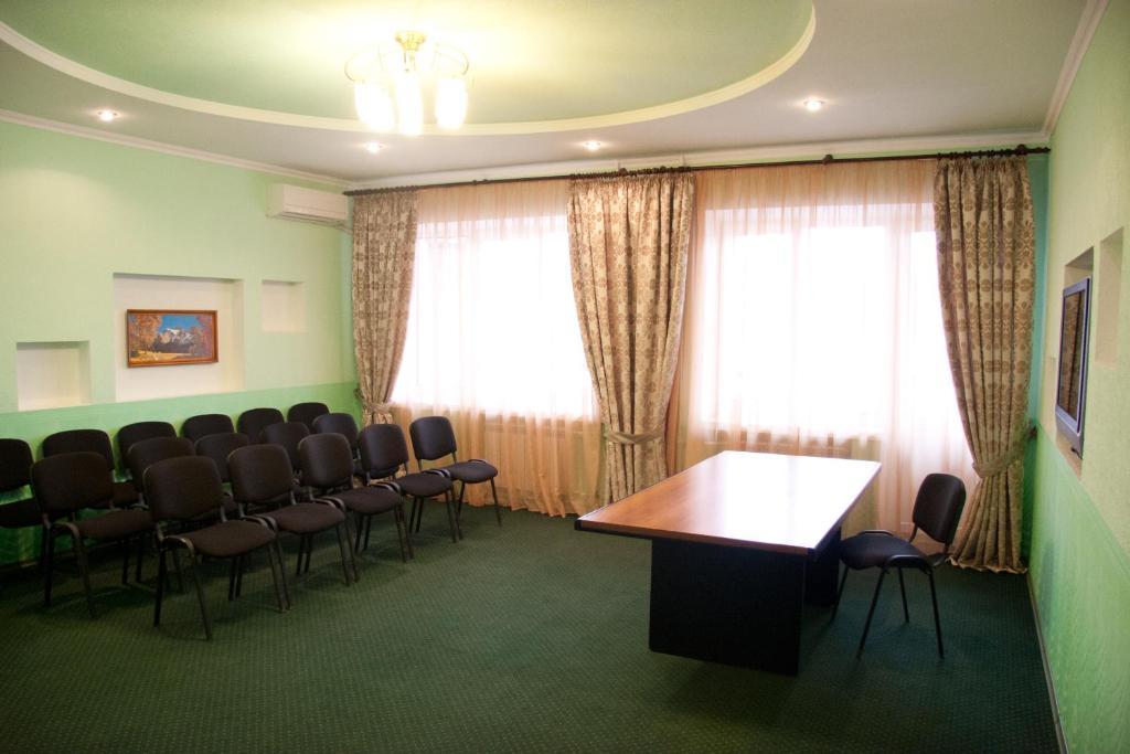 Kremin Hotel クレメンチューク エクステリア 写真